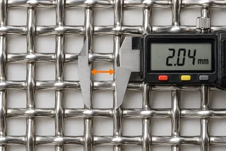 Illustration of a digital caliper measuring a 2.04 mm clear mesh opening