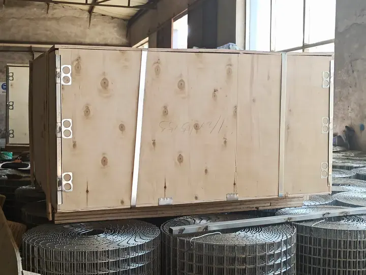 Expanded metal export order protected in a reinforced wooden crate