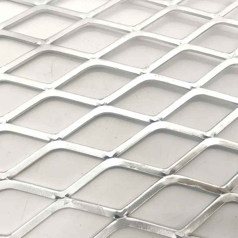 Flattened galvanized expanded metal mesh with smooth diamond openings