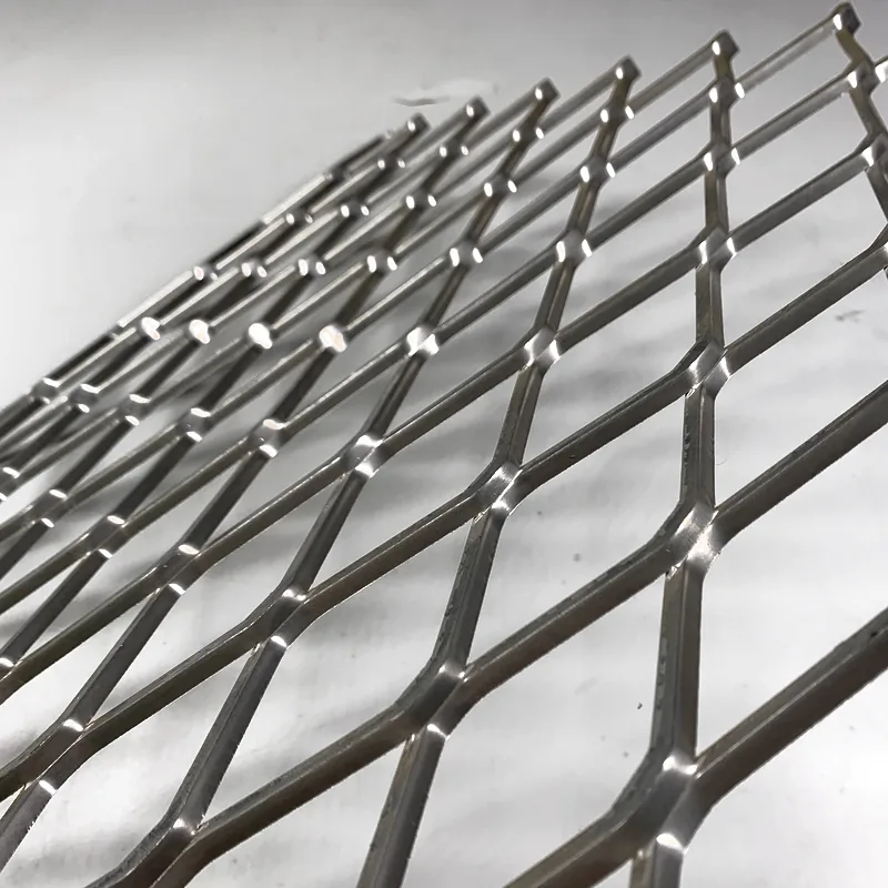 Mild steel expanded metal mesh sheet with smooth diamond strands