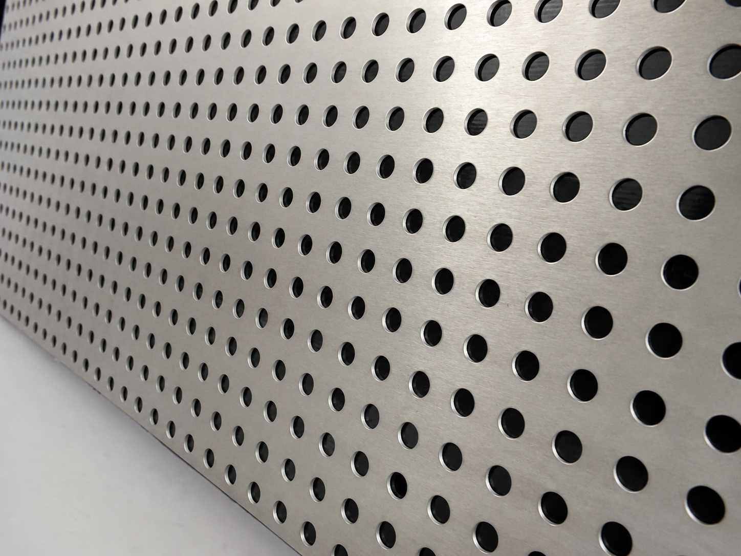 Nickel perforated sheet with staggered round holes