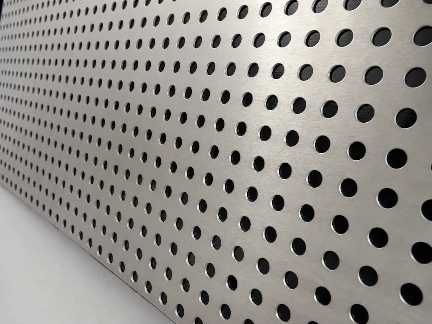 Nickel perforated sheet with staggered round holes