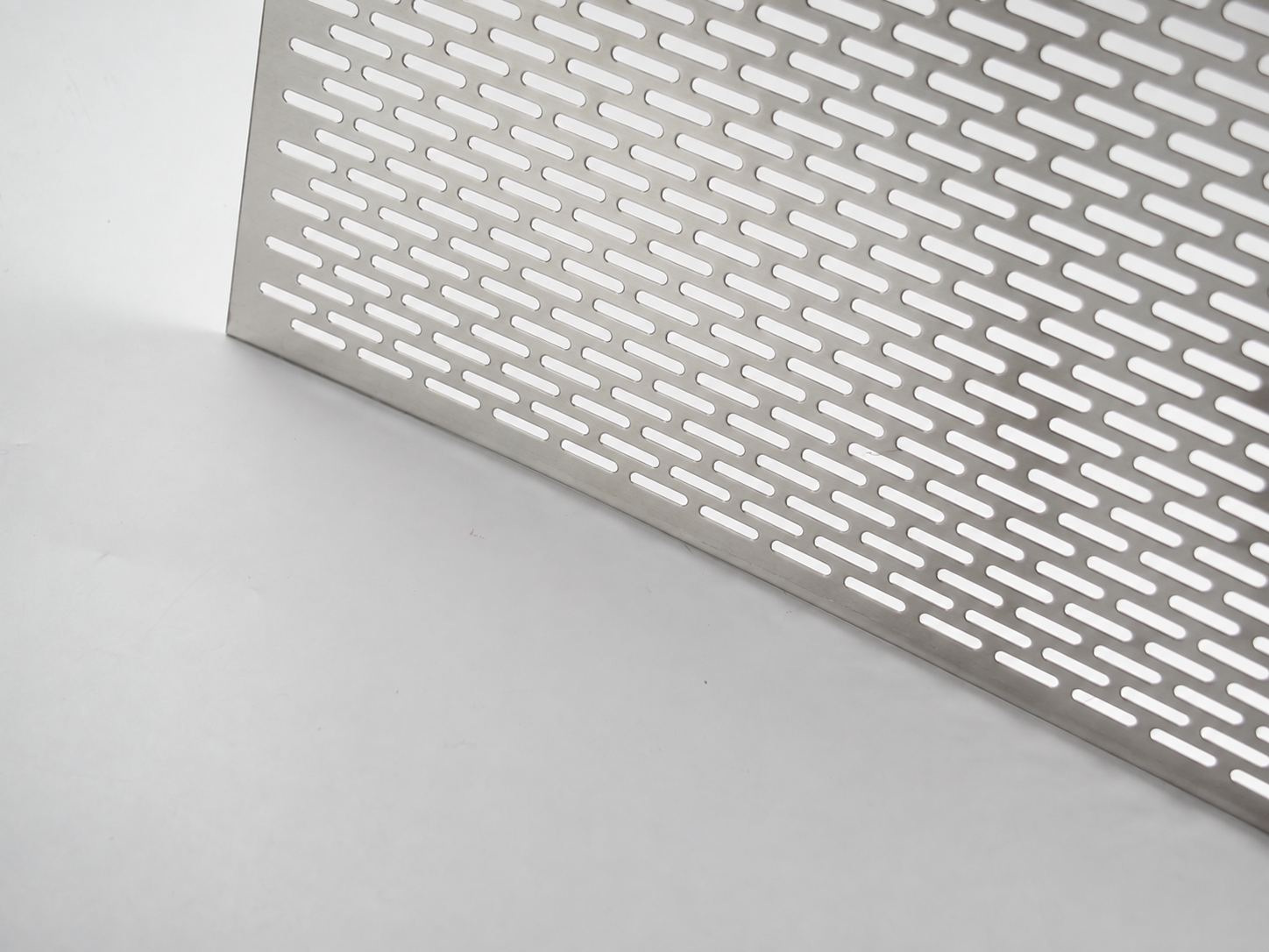 Nickel perforated sheet with staggered slotted holes