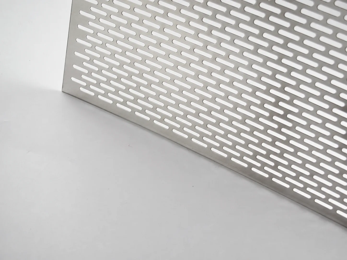 Nickel perforated sheet with staggered slotted holes
